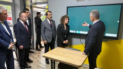 Hopa'da Yeni İngilizce Dil Kursu Açıldı, Vali Ergün Destekledi