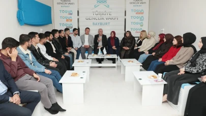 Bayburt Belediye Başkanı Memiş, gençlerle buluştu ve önemli tavsiyelerde bulundu