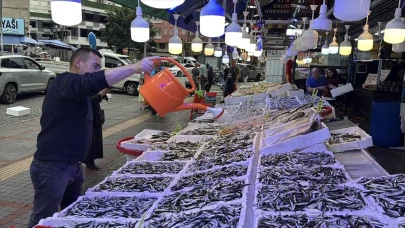 Karadeniz'de hamsi bolluğu: Rize'de 100 Sinop'ta 50 lira