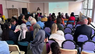 Trabzon'da Velilere Aile İçi İletişim Eğitimi Verildi