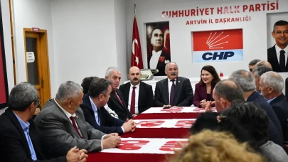 Gökçe Gökçen, CHP Artvin İl Başkanlığına ziyarette bulundu; partililerden tam destek aldı