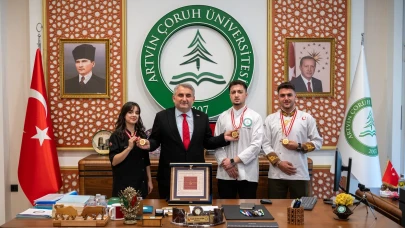 Artvin Çoruh Üniversitesi, Ahi Sofrası Yarışması'nda birinci olarak Ahi Sancağını kazandı