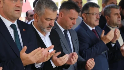 Mehmet Baş’ın Yeğeni Emirhan Küçük’ün Cenaze Namazına Yoğun Katılım