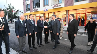 Erzurum Valisi Çiftçi, Pazaryolu Kaymakamı Badioğlu'nu makamında ziyaret etti