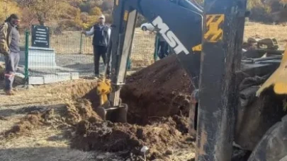 Çat Belediyesi, Mezarlık Düzenleme Çalışmalarına Tüm Hızıyla Devam Ediyor