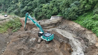Karadeniz'de Taşkın Riskine Karşı Dere Islahı ve Temizlik Çalışmaları Sürüyor