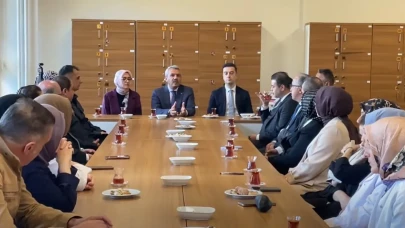 Vali Baydaş, Çayeli’ndeki İmam Hatip Lisesi'ni ziyaret edip öğretmenlerle buluştu