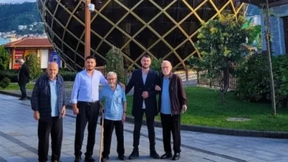 Huzurevi sakinleri Rize'de keyifli bir gün geçirip sosyal bağlarını güçlendirdi