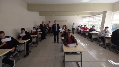 Beşikdüzü'nde öğrenciler, dijital eğitim desteğiyle üniversiteye hazırlık sürecine hazırlanıyor