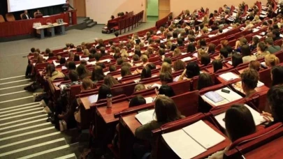 Üniversite Öğrencilerine Müjde: YÖK Başkanı Özvar'dan Yeni 3 Yılda Mezuniyet Müjdesi!