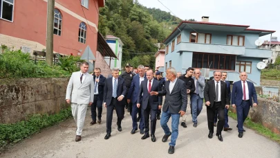 Artvin Valisi Ergün, Hopa'da köy halkı ve öğrencilerle buluştu