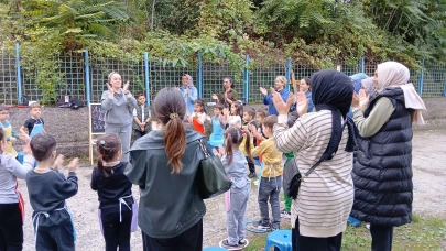 Beşikdüzü'nde Sanat ve Müzik Etkinliğiyle Aileler Bir Araya Geldi