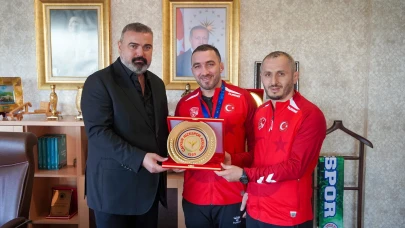 Çaykur Rizespor, Dünya Şampiyonu Güreşçisini ve Antrenörünü Ağırladı