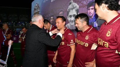 Trabzon’da “Efsanelerle Yeniden Futbol Turnuvası” Duygusal Finalle Sona Erdi