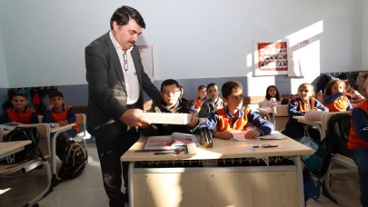 Aziziye Belediyesi'nden öğrencilere zekâ ve strateji oyunları seti desteği