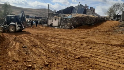 Çat'ta yol çalışmalarıyla ulaşım konforu artıyor, mahallelere eşit hizmet hedefleniyor