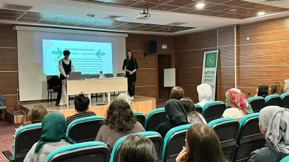 Artvin'de Öğrencilere Yurt Yaşamına Uyum Konferansı Düzenlendi