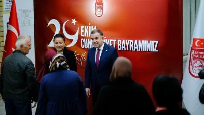 Bayburt'ta Cumhuriyet'in 102. Yılı Kutlandı, Vali Eldivan Davetlilerle Buluştu