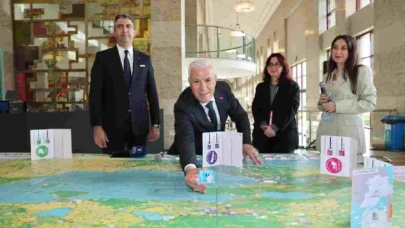 Marmara Forum'da Denizden Toplanan Atıklar Sergilendi!