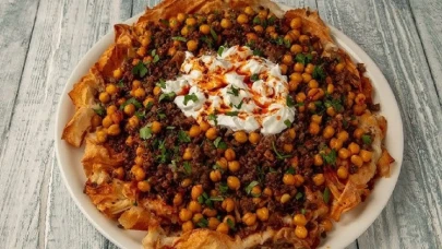 Kars ve Azerbaycan’ın geleneksel lezzeti! Özel kaplarda yapılıyor, bol et suyuyla yeniyor