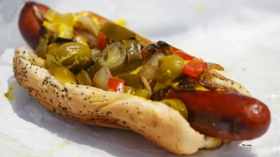 Sosisli Sandviçte Şok Edici Buluntu: İçinden Bıçak Çıktı!