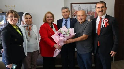 Artvin'de Öğretmenler Günü'nde Emekli Öğretmenler Ziyaret Edildi