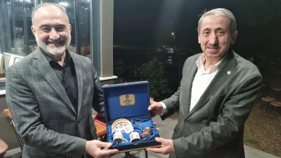 Akçaabat Müftülüğü Şube Müdürü Bebek'e veda programında plaket takdim edildi