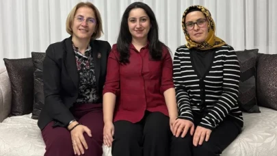 AK Parti Artvin Kadın Kolları, hane ziyaretleriyle vatandaşlarla buluştu