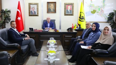 Bayburt'ta Belediye Başkanı Memiş'e öğretmenler günü ziyareti ve kutlama gerçekleştirildi