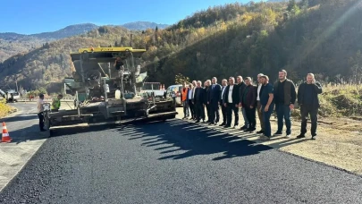 Artvin'de Karayolu Sıcak Asfalt Çalışmaları İle Ulaşım Kalitesi Artacak