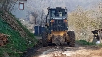 Şalpazarı'nda Yol Bakım Çalışmaları Devam Ediyor, Ulaşım Güvenliği Artıyor