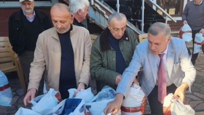 Çayeli Muhtarlar Derneği’nden İhtiyaç Sahibi Çocuklara Anlamlı Yardım