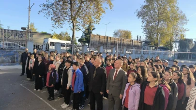 Akçaabat Milli Eğitim Müdürü'nden Öğrencilere Bayrak Töreni Ziyareti ve Destek Mesajı