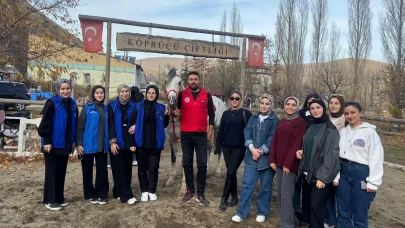 Gençlik Merkezleri'nden Doğa Yürüyüşü ve Farkındalık Etkinliği