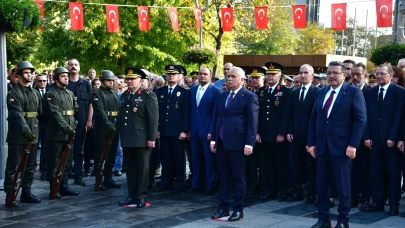 Vali Yıldırım 10 Kasım Atatürk’ü Anma Törenine Katıldı