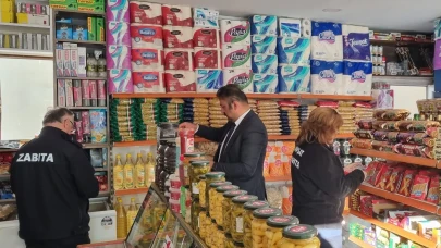 Şavşat Belediyesi’nden Market Denetimi: Kamu Sağlığı İçin Ürünler İmha Edildi
