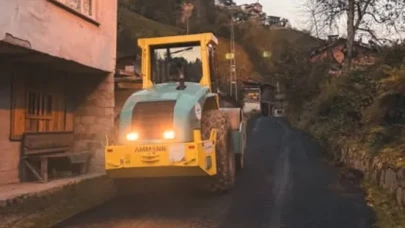 Rize'de köy yolları için asfaltlama çalışmaları sürüyor, güvenli ulaşım hedefleniyor
