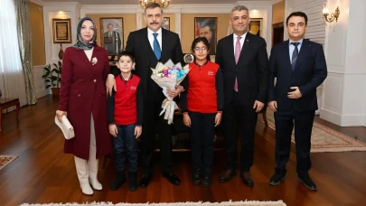 Vali Çiftçi, Öğretmenler Günü Kutlamasında Öğrencilerle Buluştu!