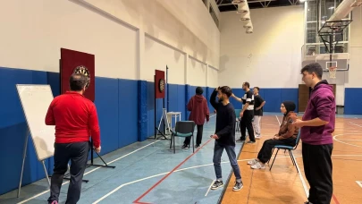 Arhavi öğrencileri YURTLİG turnuvasında badminton ve dartta kıyasıya mücadele etti