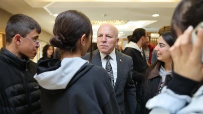 Atatürk'ü Anarak Geleceğe Umutla Baktıklarını Belirtti