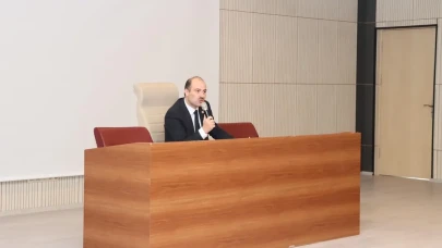 Oltu Kaymakamlığı muhtarlar toplantısında kamu hizmetleri ve iş birliği vurgusu yapıldı