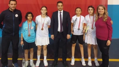 Horasan'da Öğretmenler Günü'ne özel badminton turnuvası büyük bir heyecanla yapıldı