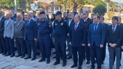 Arhavi'de Öğretmenler Günü'nde öğretmenlere minnet vurgusu yapıldı, tören düzenlendi