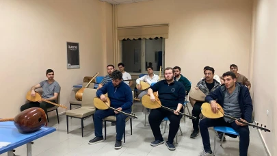Artvin'de Bağlama Kursu Başladı, Katılımcılar Müzikle Buluşuyor!