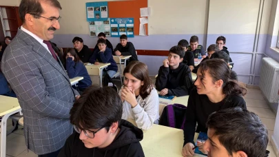 İl Millî Eğitim Müdürü Fahri Acar, Artvin Fen Lisesini Ziyaret Etti