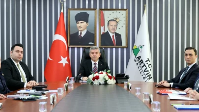 Artvin'de güvenlik toplantısı: Uyuşturucu, kaçakçılık ve asayiş önlemleri görüşüldü