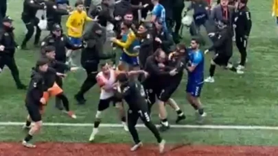 Futbol sahası ringe döndü, 24 kırmızı kart çıktı