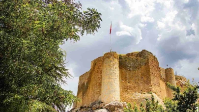 Süt Kalesi ve Taş Olan Kadın Efsanesi