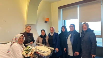 AK Parti Erzurum Teşkilatı'nın Yeni Anneye Anlamlı Ziyareti