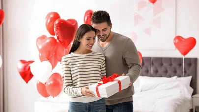 Sevgiliye Alabileceğiniz 15 Anlamlı Hediye Önerisi: Romantik ve Kişisel Seçimler